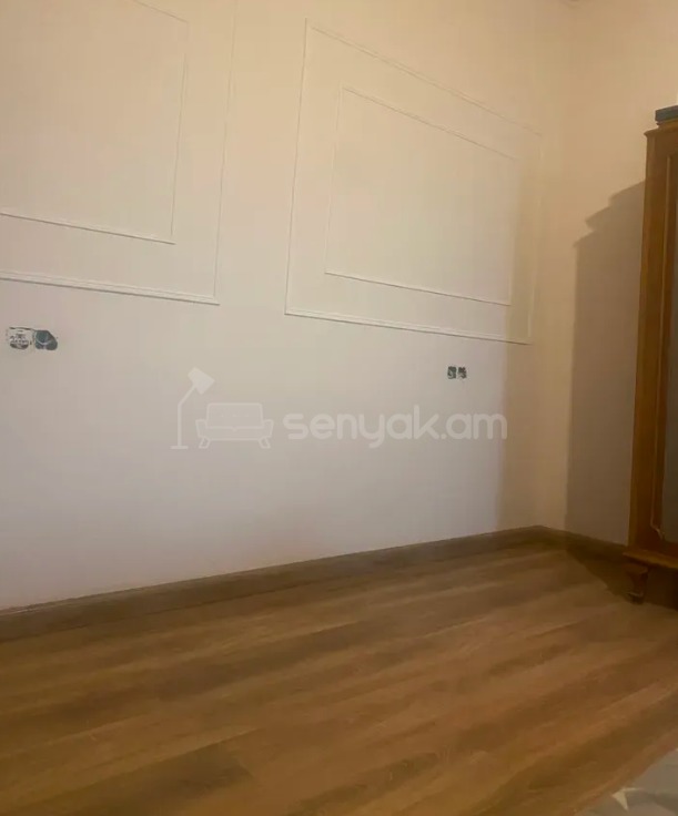 4 Սենյականոց Բնակարան Քարե Շենքում, 80քմ, 4/6 հարկ, Կապիտալ Վերանորոգված