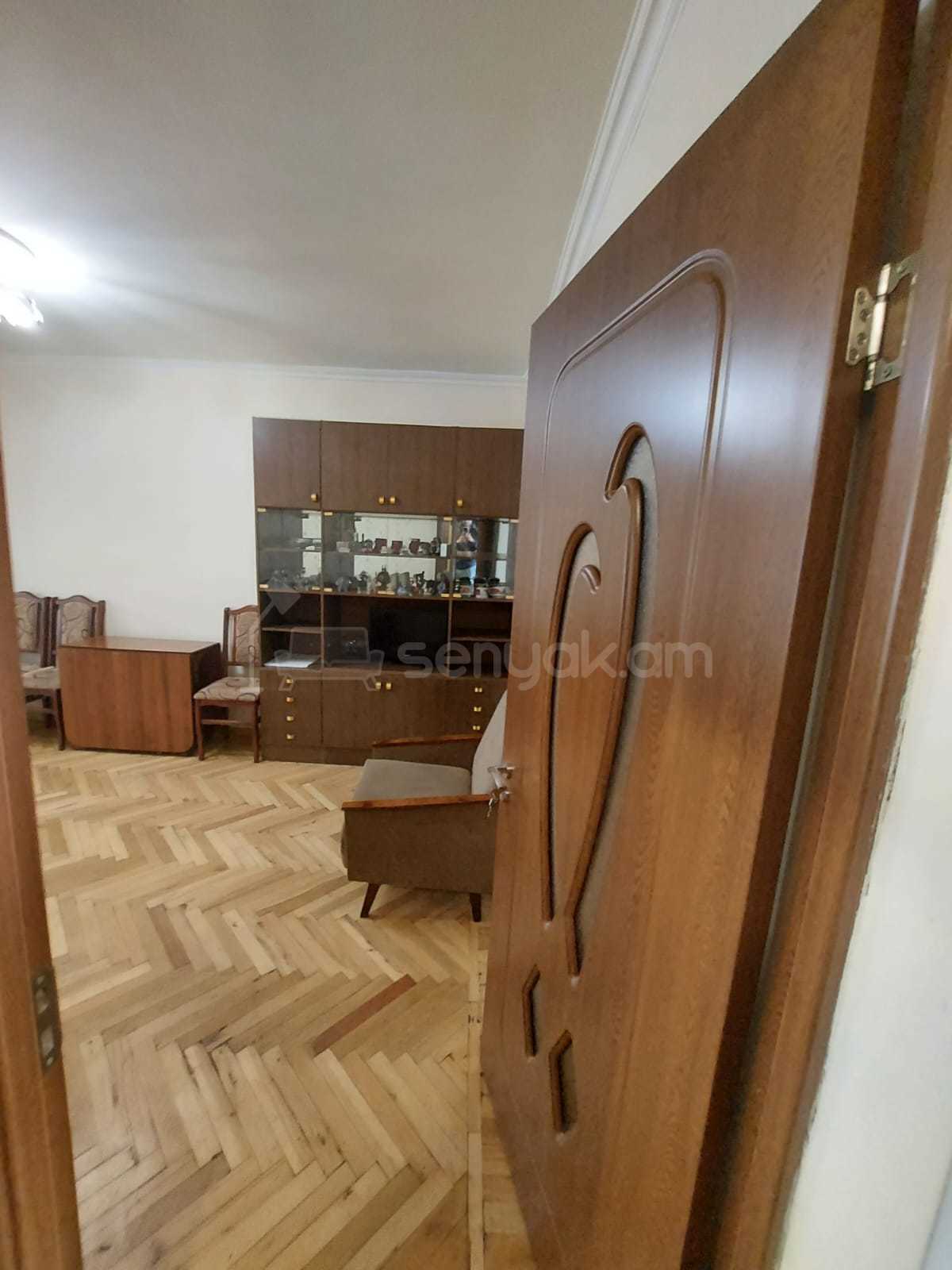 2 Սենյականոց Բնակարան Քարե Շենքում, 60քմ, 3/5 հարկ, Կապիտալ Վերանորոգված