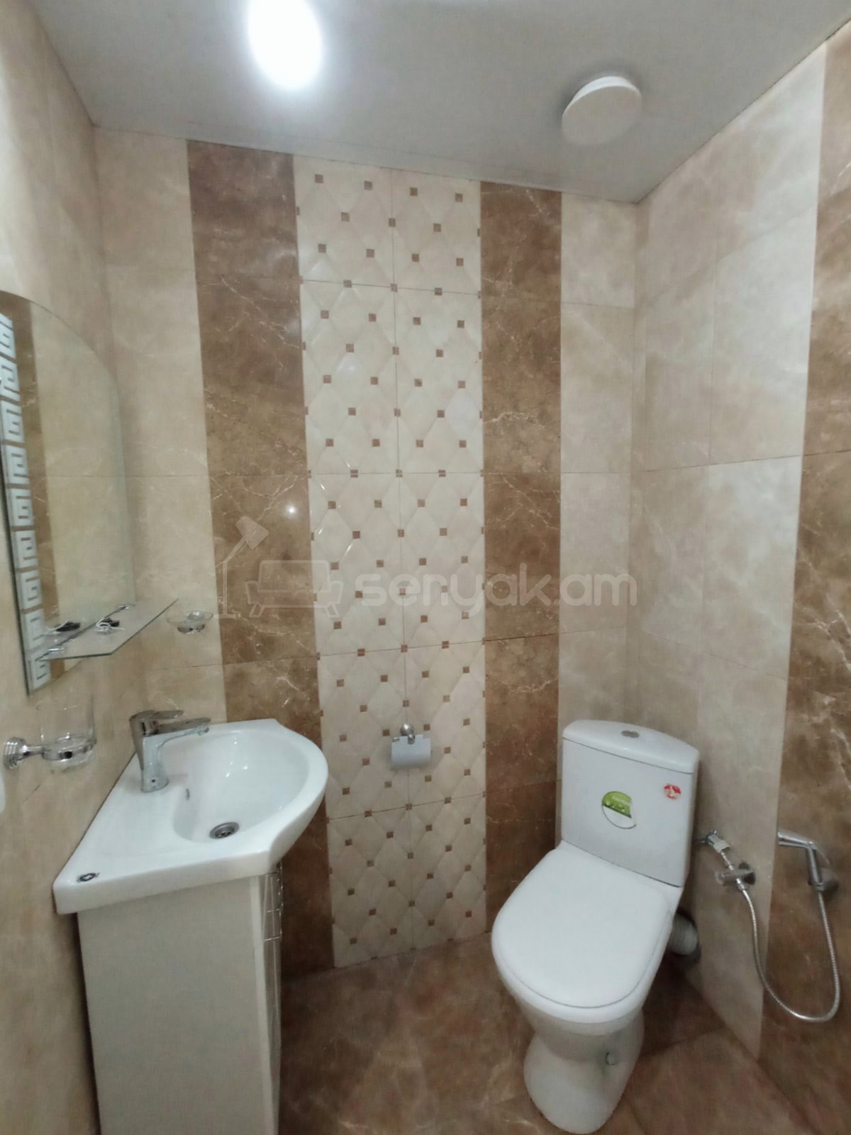 2 Սենյականոց Բնակարան, 40քմ, 5/9 հարկ, Կապիտալ Վերանորոգված
