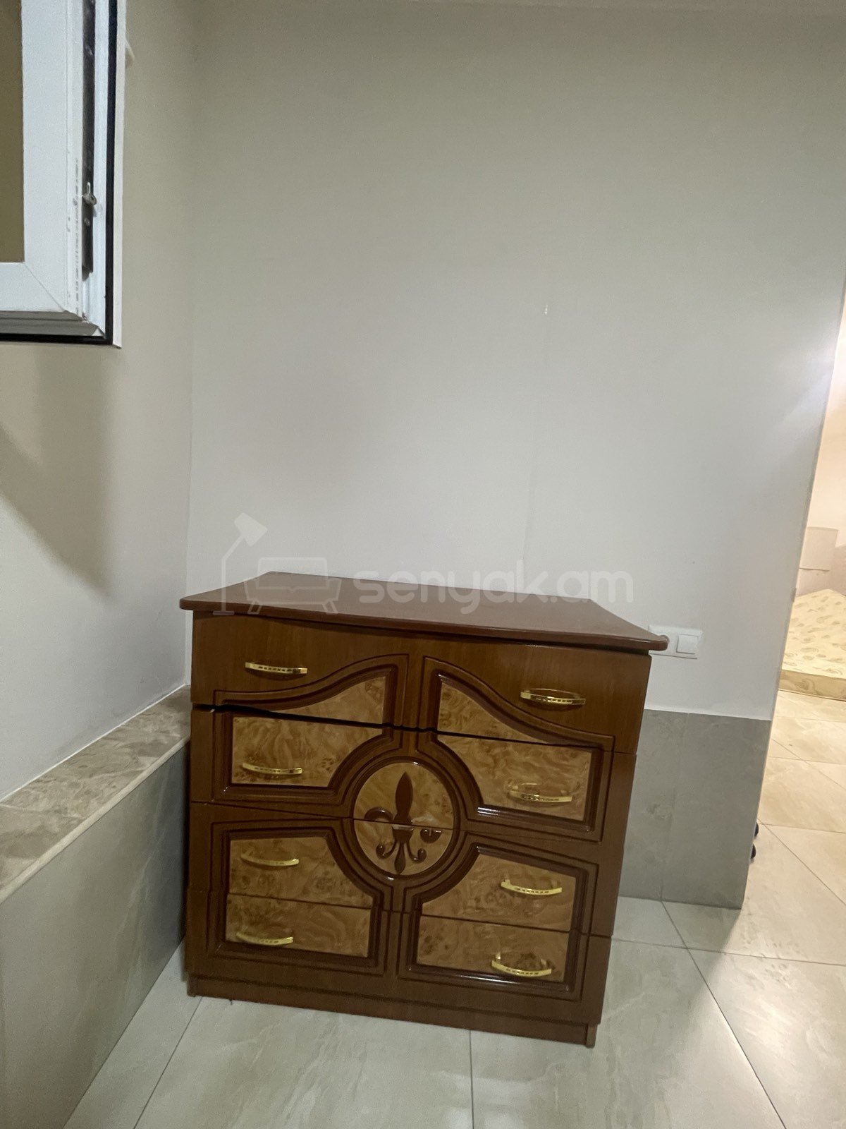 3 Սենյականոց Բնակարան Քարե Շենքում, 69քմ, 3/5 հարկ, Նորմալ Վիճակում, Կահավորված, Արևկող