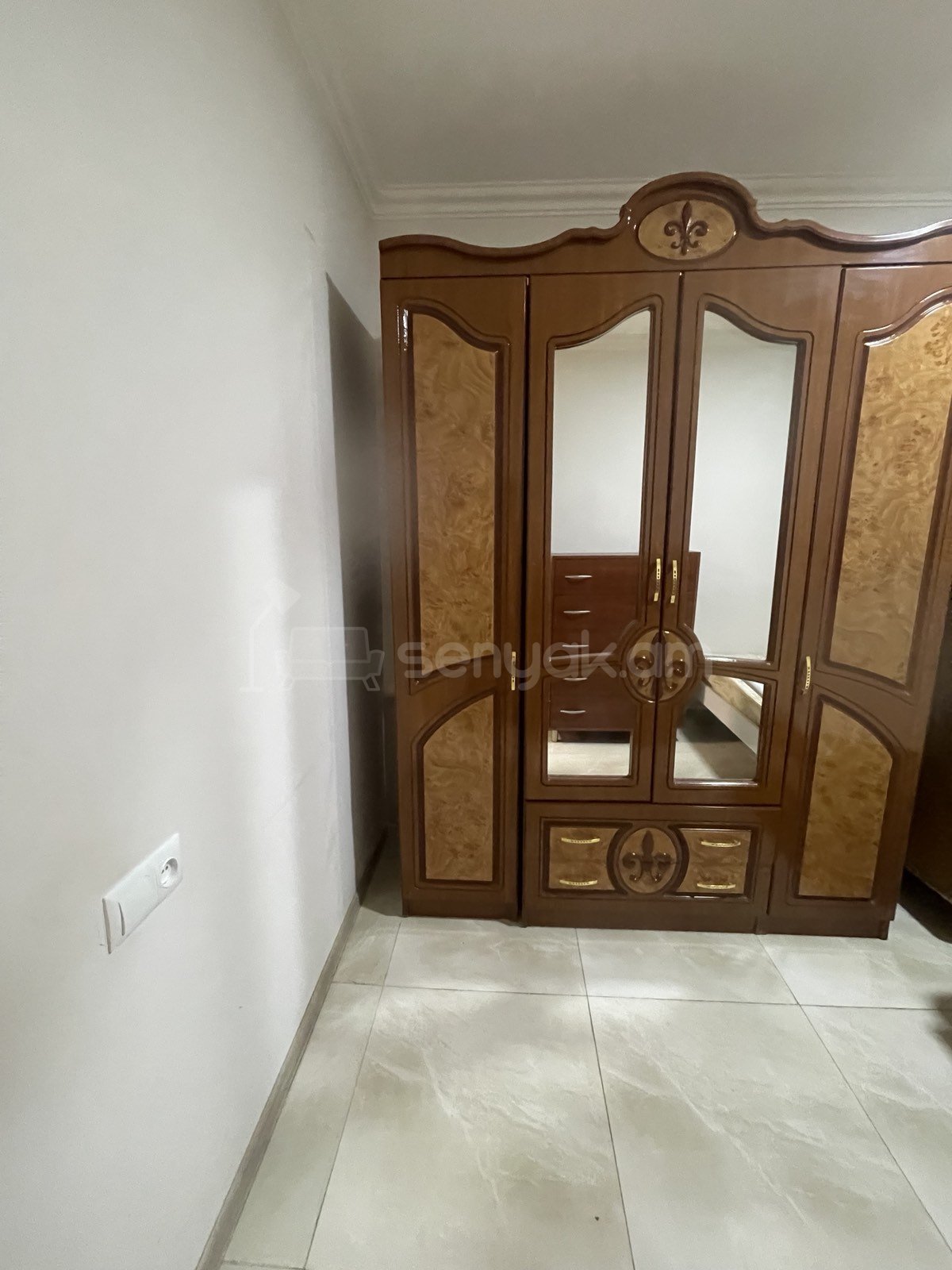 3 Սենյականոց Բնակարան Քարե Շենքում, 69քմ, 3/5 հարկ, Նորմալ Վիճակում, Կահավորված, Արևկող