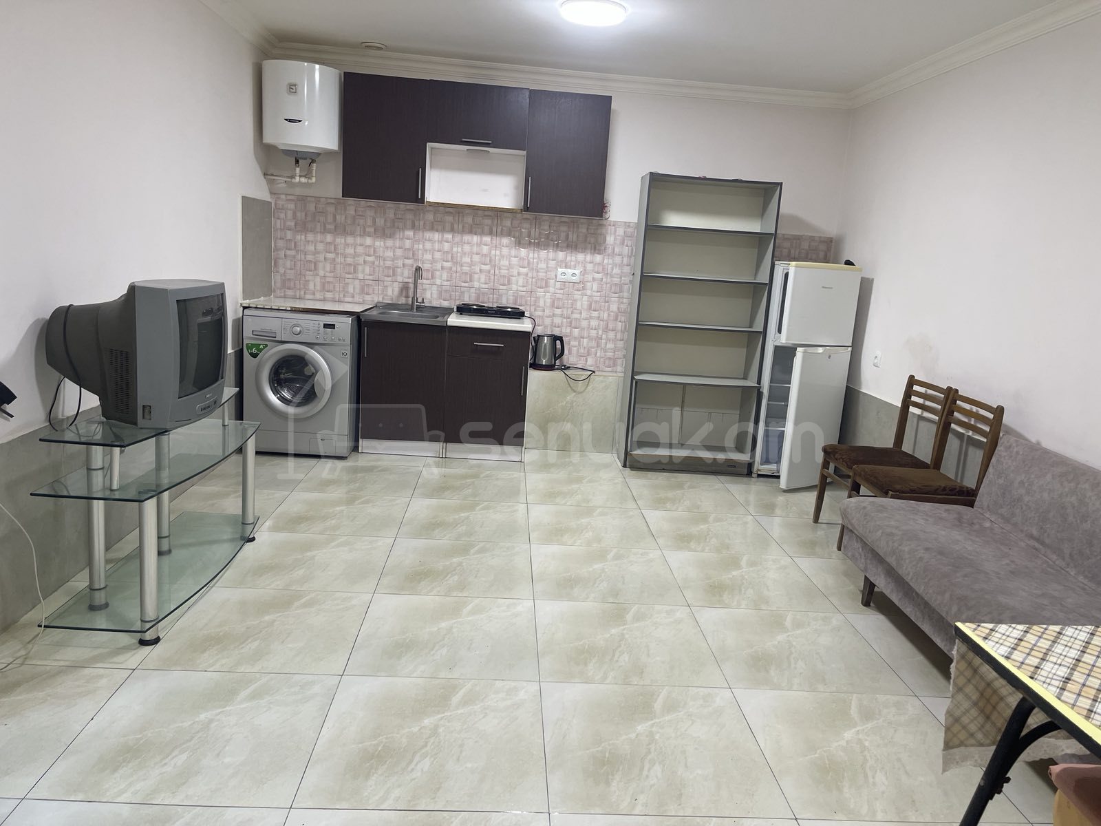3 Սենյականոց Բնակարան Քարե Շենքում, 69քմ, 3/5 հարկ, Նորմալ Վիճակում, Կահավորված, Արևկող