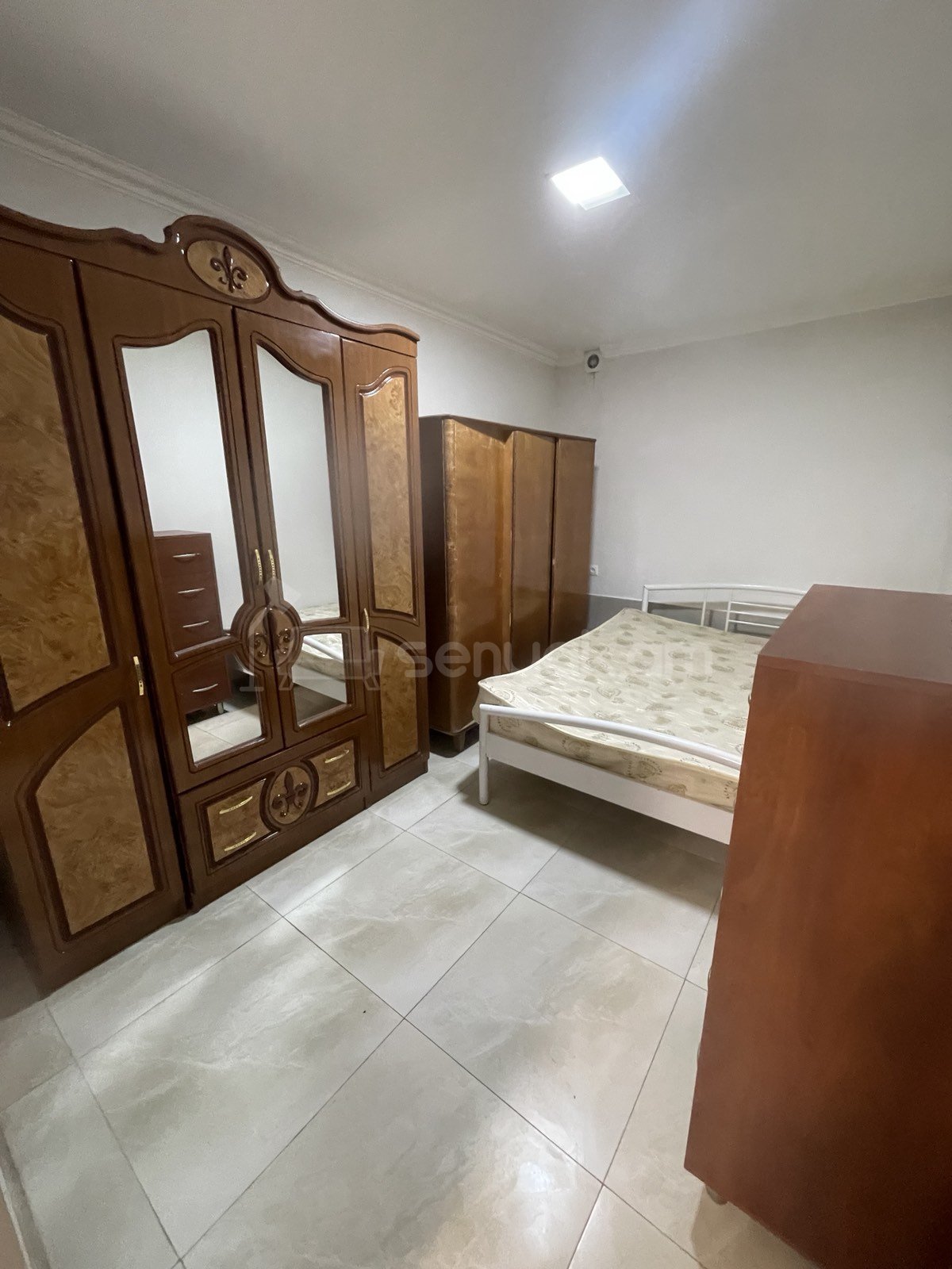 3 Սենյականոց Բնակարան Քարե Շենքում, 69քմ, 3/5 հարկ, Նորմալ Վիճակում, Կահավորված, Արևկող