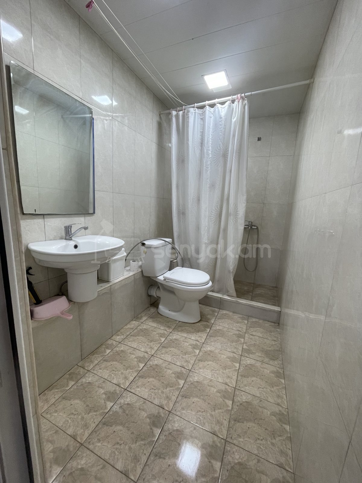 3 Սենյականոց Բնակարան Քարե Շենքում, 69քմ, 3/5 հարկ, Նորմալ Վիճակում, Կահավորված, Արևկող