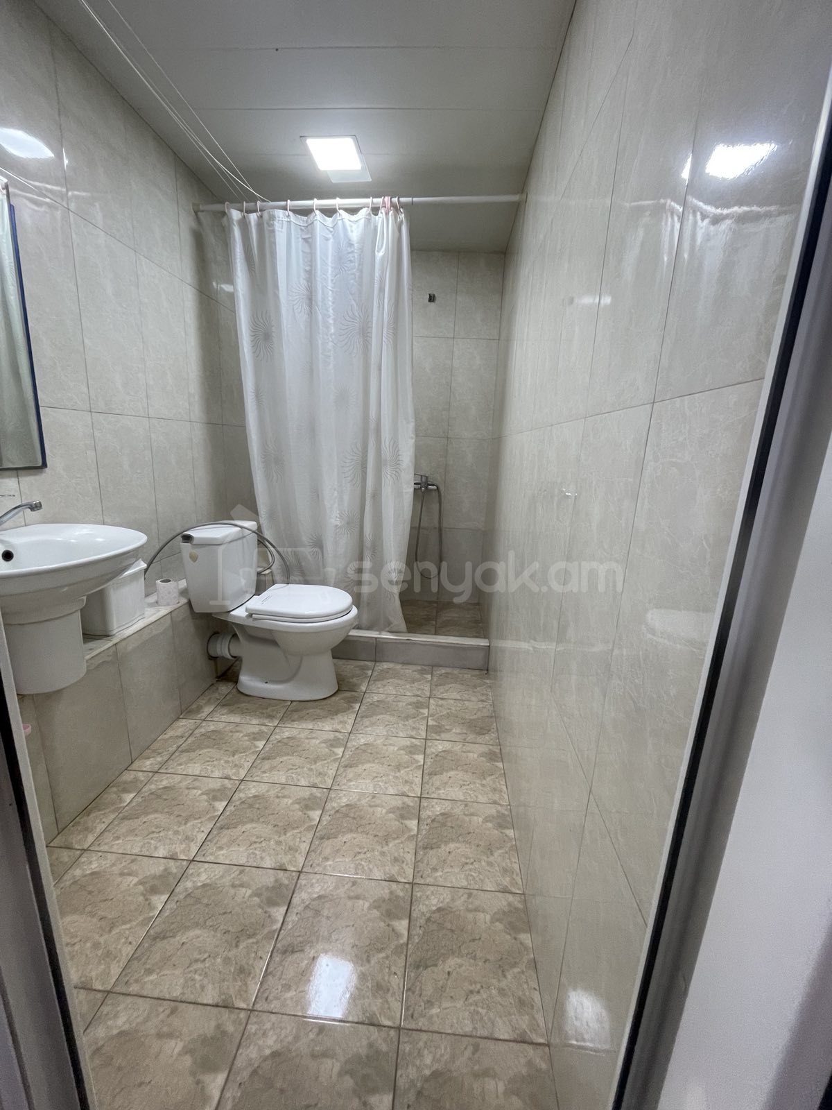 3 Սենյականոց Բնակարան Քարե Շենքում, 69քմ, 3/5 հարկ, Նորմալ Վիճակում, Կահավորված, Արևկող