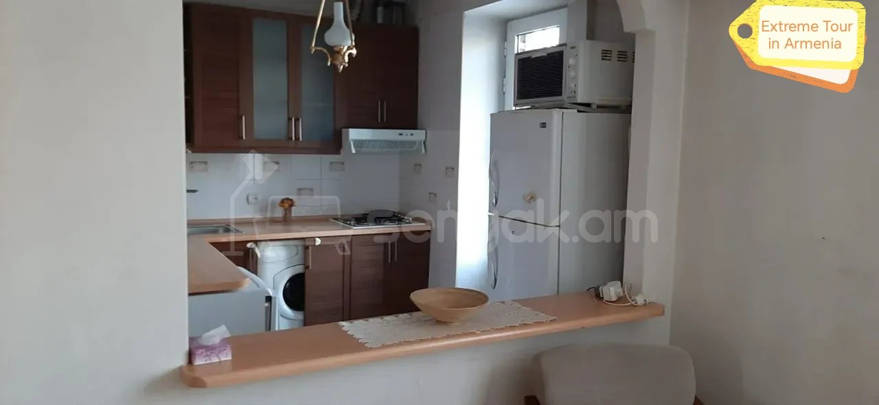 3 Սենյականոց Բնակարան Քարե Շենքում, 58քմ, 2/5 հարկ, Նորմալ Վիճակում, Կահավորված, Արևկող