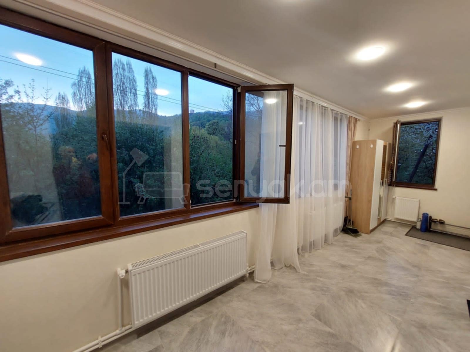 3 Սենյականոց Բնակարան Քարե Շենքում, 70քմ, 1/2 հարկ, Կապիտալ Վերանորոգված