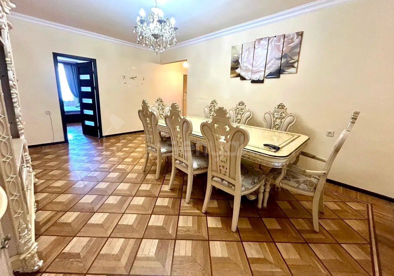 4 Սենյականոց Բնակարան, 110քմ, 3/5 հարկ, Կապիտալ Վերանորոգված