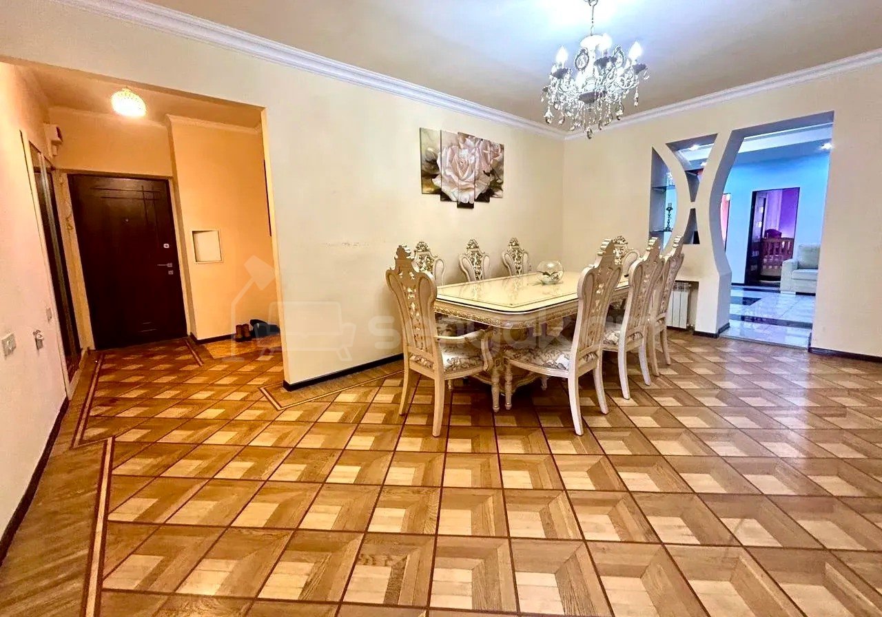 4 Սենյականոց Բնակարան, 110քմ, 3/5 հարկ, Կապիտալ Վերանորոգված