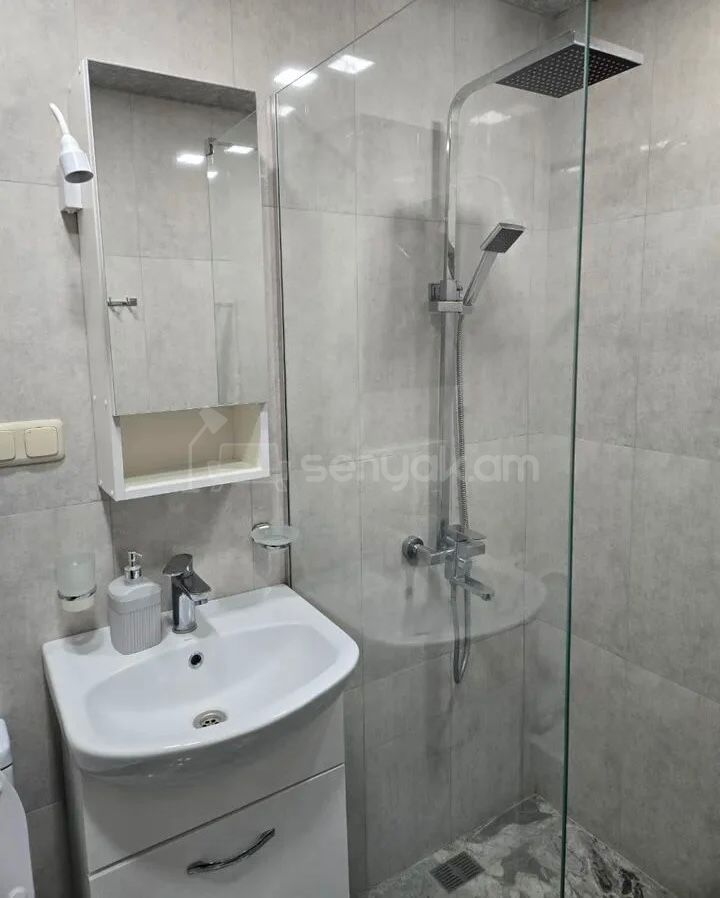 3 Սենյականոց Բնակարան Քարե Շենքում, 62քմ, 3/5 հարկ, Դիզայներական Վերանորոգված, Կահավորված