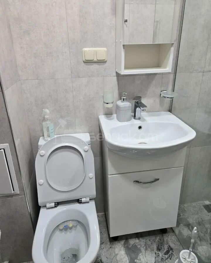 3 Սենյականոց Բնակարան Քարե Շենքում, 62քմ, 3/5 հարկ, Դիզայներական Վերանորոգված, Կահավորված