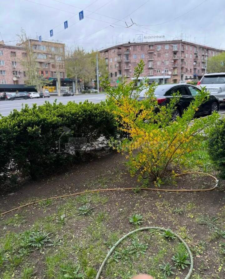 3 Սենյականոց Բնակարան Քարե Շենքում, 62քմ, 3/5 հարկ, Դիզայներական Վերանորոգված, Կահավորված