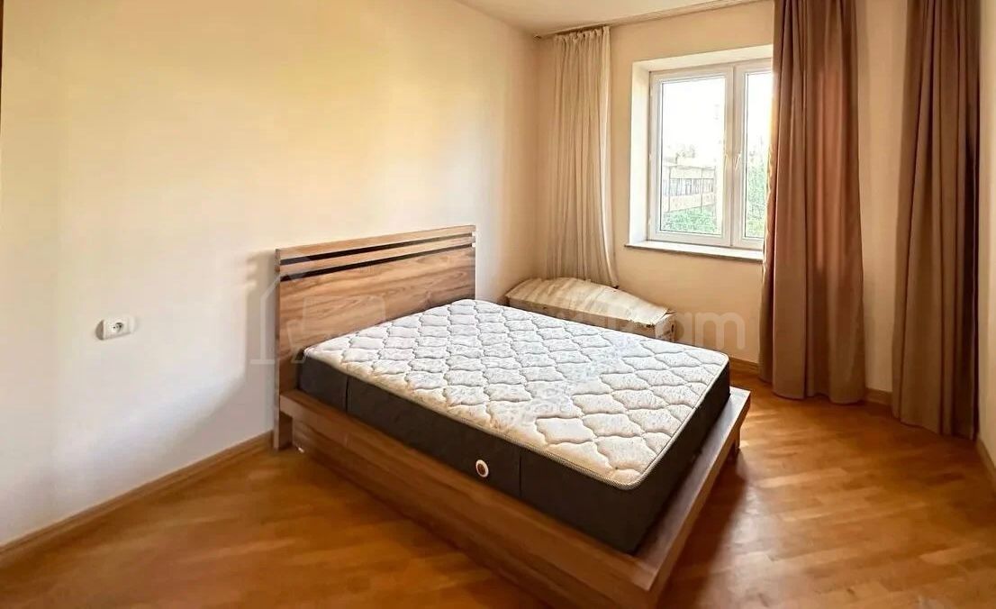 5 Սենյականոց Բնակարան Քարե Շենքում, 143քմ, 5/5 հարկ, Դիզայներական Վերանորոգված, Կահավորված, Արևկող
