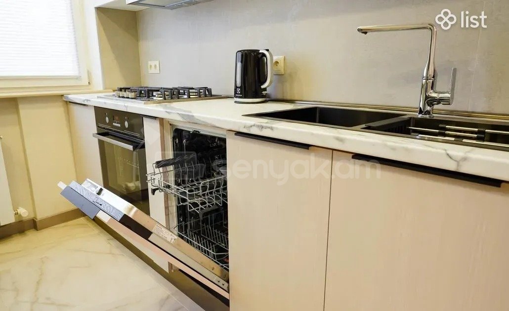 3 Սենյականոց Բնակարան, 85քմ, 3/5 հարկ, Կապիտալ Վերանորոգված