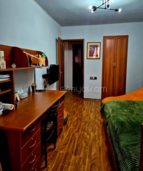 4 Սենյականոց Բնակարան Քարե Շենքում, 75քմ, 3/4 հարկ, Կապիտալ Վերանորոգված