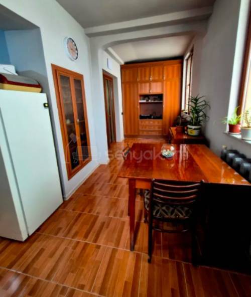 4 Սենյականոց Բնակարան Քարե Շենքում, 75քմ, 3/4 հարկ, Կապիտալ Վերանորոգված