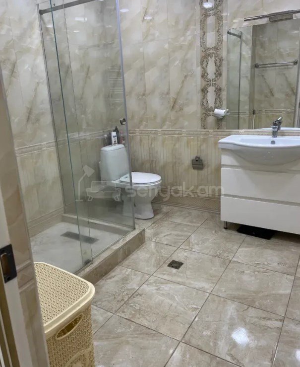 3 Սենյականոց Բնակարան Քարե Շենքում, 91քմ, 2/5 հարկ, Կապիտալ Վերանորոգված