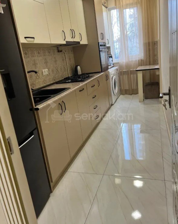 3 Սենյականոց Բնակարան Քարե Շենքում, 91քմ, 2/5 հարկ, Կապիտալ Վերանորոգված