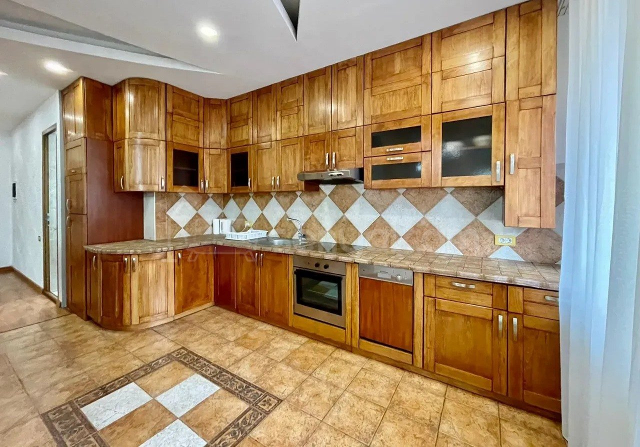 3 Սենյականոց Բնակարան, 120քմ, 8/9 հարկ, Կապիտալ Վերանորոգված