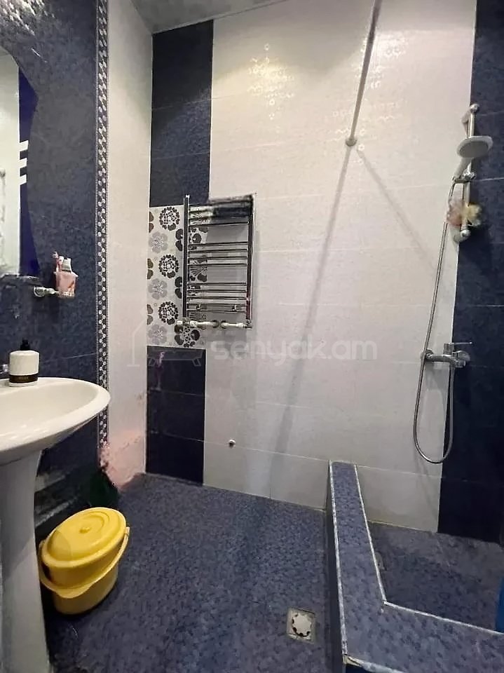 2 Սենյականոց Բնակարան Քարե Շենքում, 52քմ, 2/4 հարկ, Կոսմետիկ Վերանորոգված