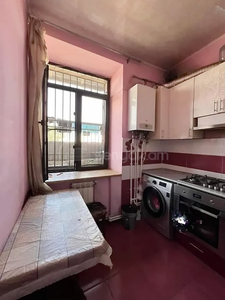 2 Սենյականոց Բնակարան Քարե Շենքում, 52քմ, 2/4 հարկ, Կոսմետիկ Վերանորոգված