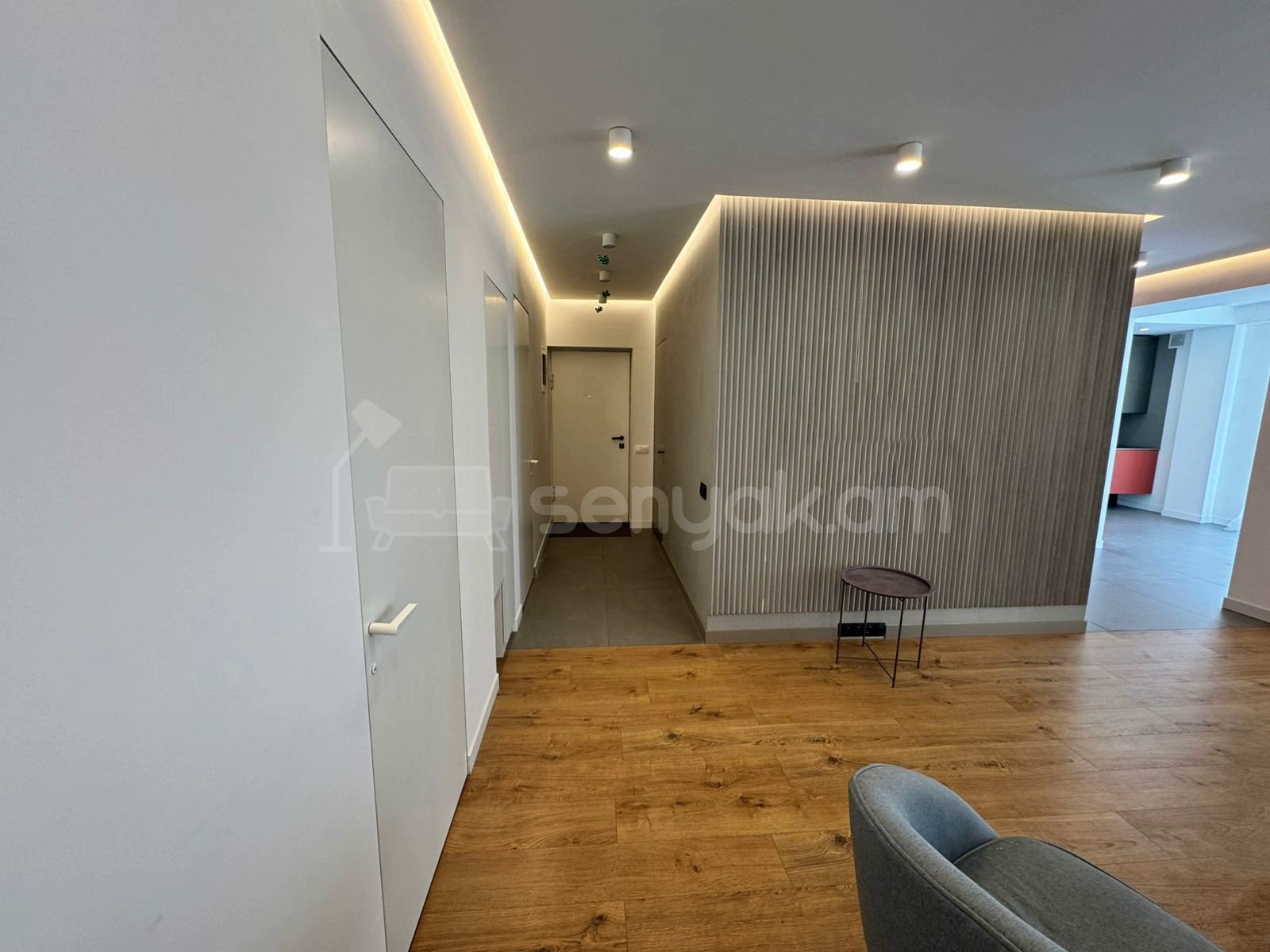 3 Սենյականոց Բնակարան Քարե Շենքում, 110քմ, 3/5 հարկ, Դիզայներական Վերանորոգված, Կահավորված, Արևկող