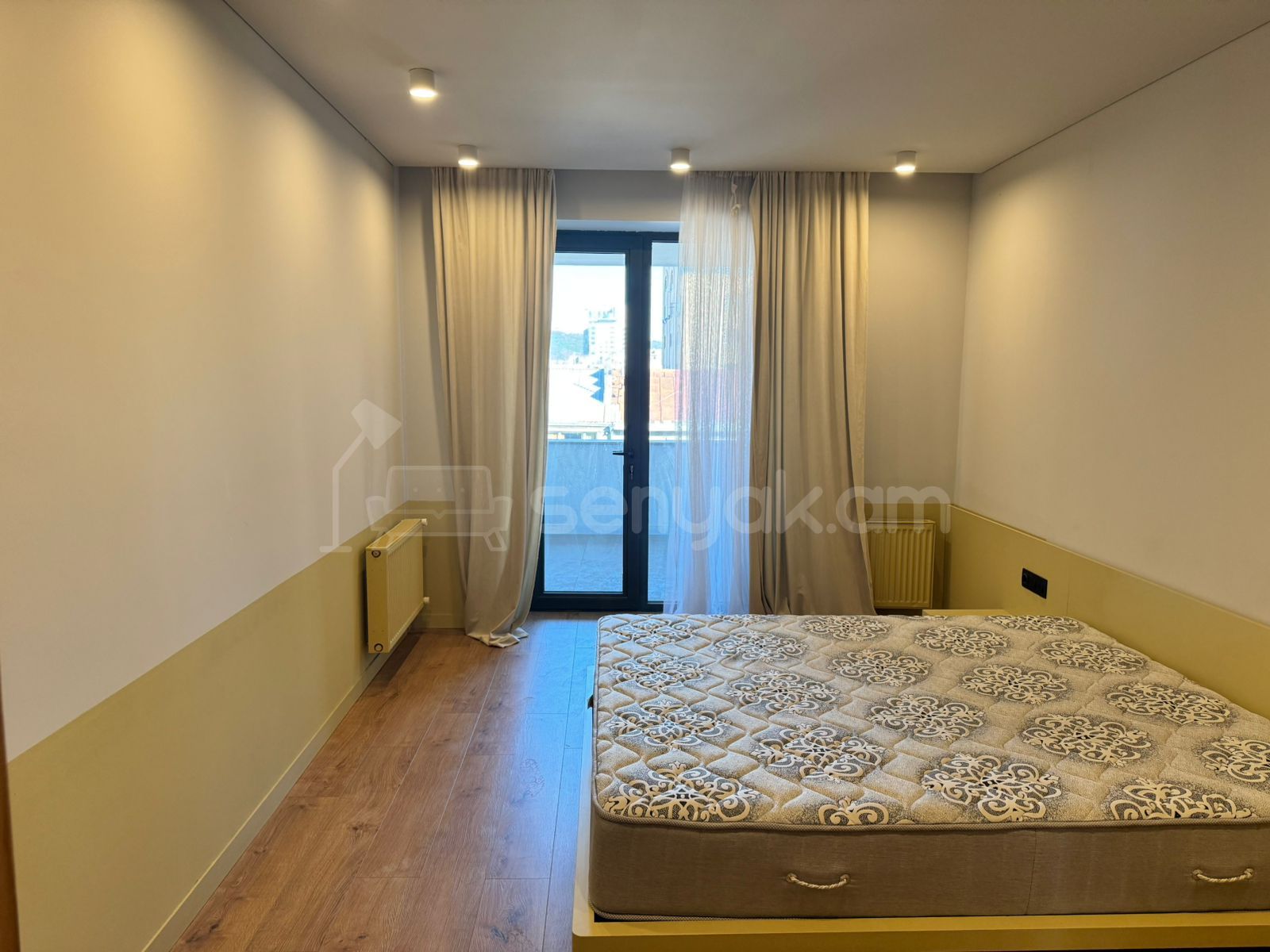 3 Սենյականոց Բնակարան Քարե Շենքում, 110քմ, 3/5 հարկ, Դիզայներական Վերանորոգված, Կահավորված, Արևկող
