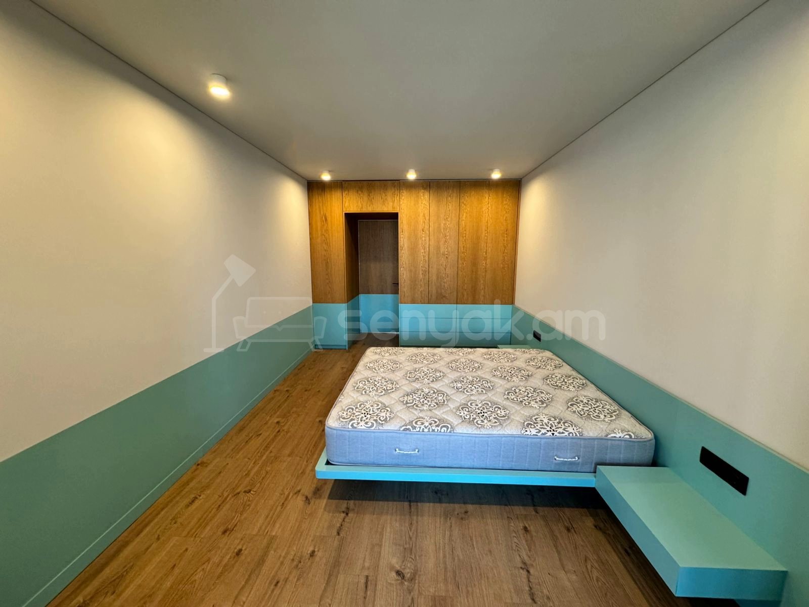 3 Սենյականոց Բնակարան Քարե Շենքում, 110քմ, 3/5 հարկ, Դիզայներական Վերանորոգված, Կահավորված, Արևկող