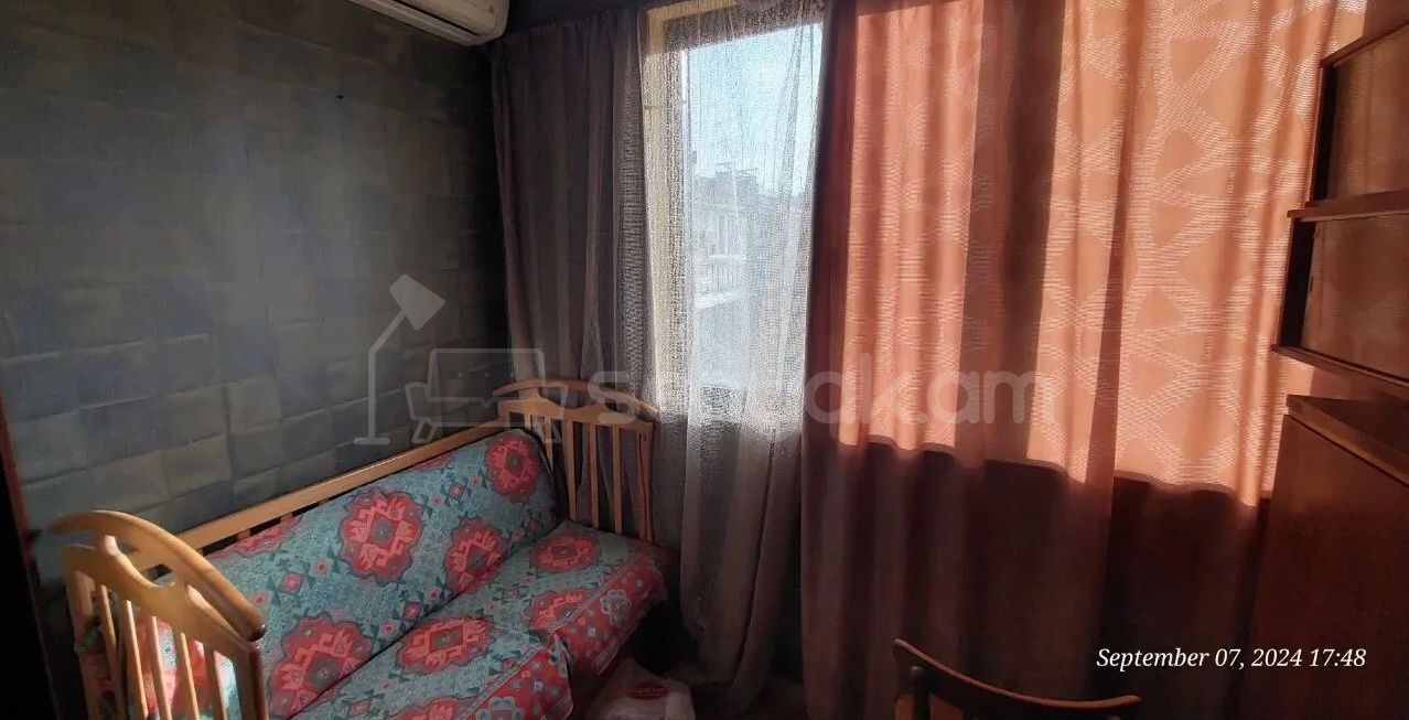 1 Սենյականոց Բնակարան Քարե Շենքում, 46քմ, 5/5 հարկ, Նորմալ Վիճակում, Կահավորված