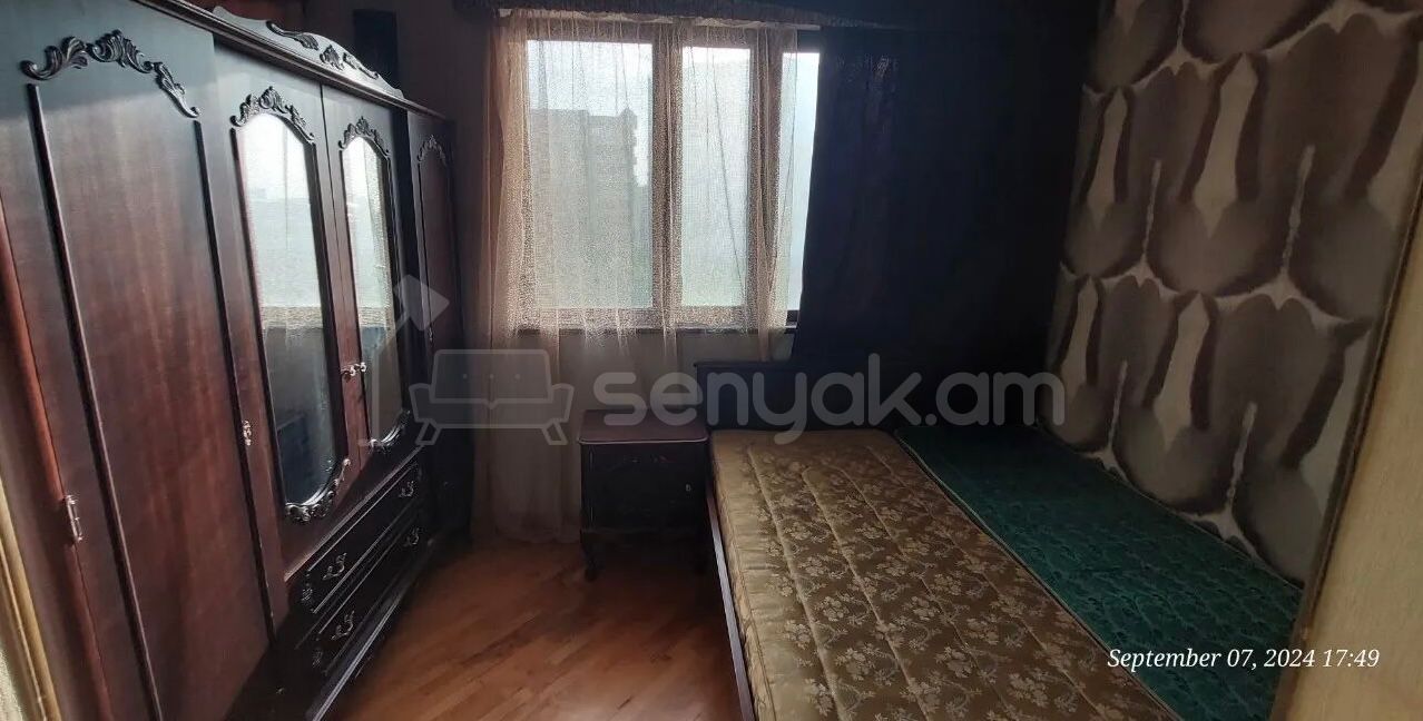 1 Սենյականոց Բնակարան Քարե Շենքում, 46քմ, 5/5 հարկ, Նորմալ Վիճակում, Կահավորված
