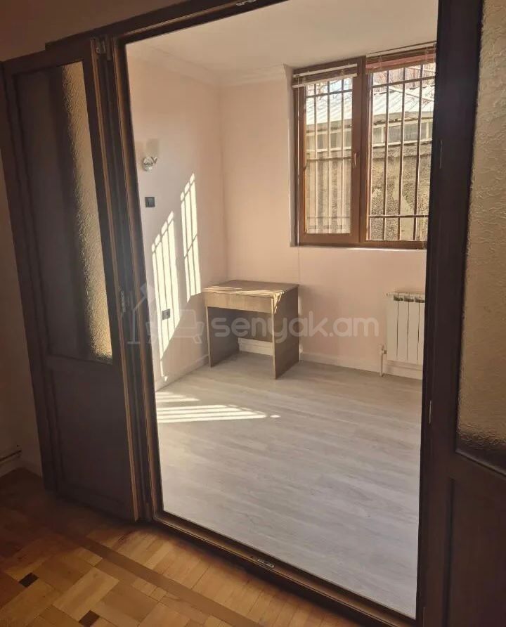 2 Սենյականոց Բնակարան Քարե Շենքում, 63քմ, 1/9 հարկ, Կապիտալ Վերանորոգված, Կահավորված