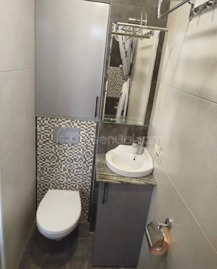 2 Սենյականոց Բնակարան Քարե Շենքում, 45քմ, 5/5 հարկ, Դիզայներական Վերանորոգված