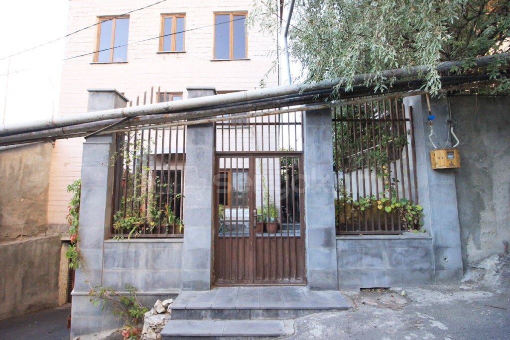 2 Սենյականոց Բնակարան Նորակառույցում, 85քմ, 2/4 հարկ, Նորմալ Վիճակում