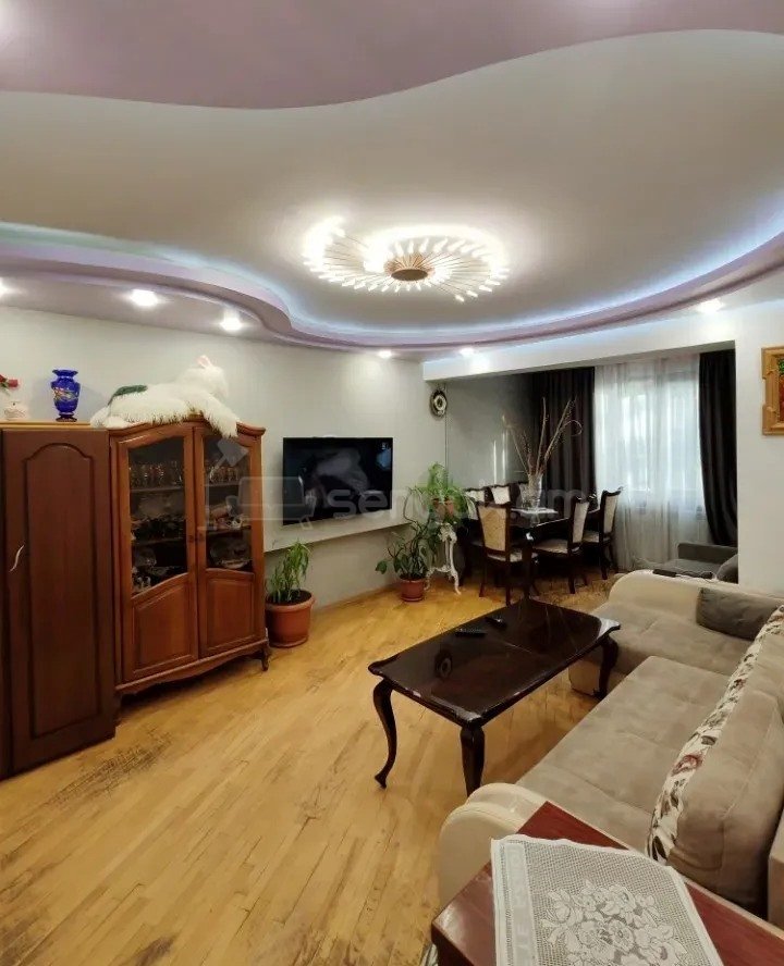 2 Սենյականոց Բնակարան Քարե Շենքում, 52քմ, 2/5 հարկ, Նորմալ Վիճակում