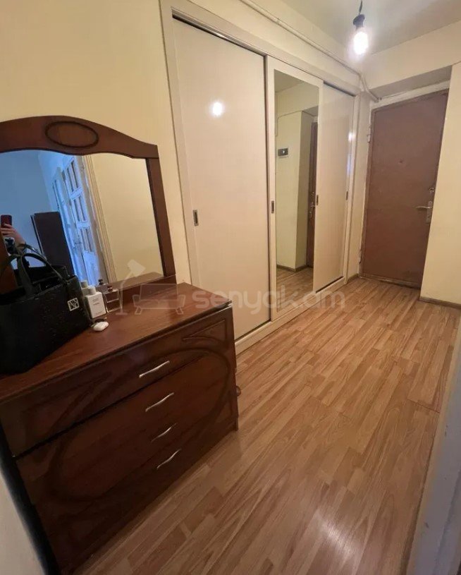 2 Սենյականոց Բնակարան Քարե Շենքում, 50քմ, 2/5 հարկ, Կապիտալ Վերանորոգված, Կահավորված