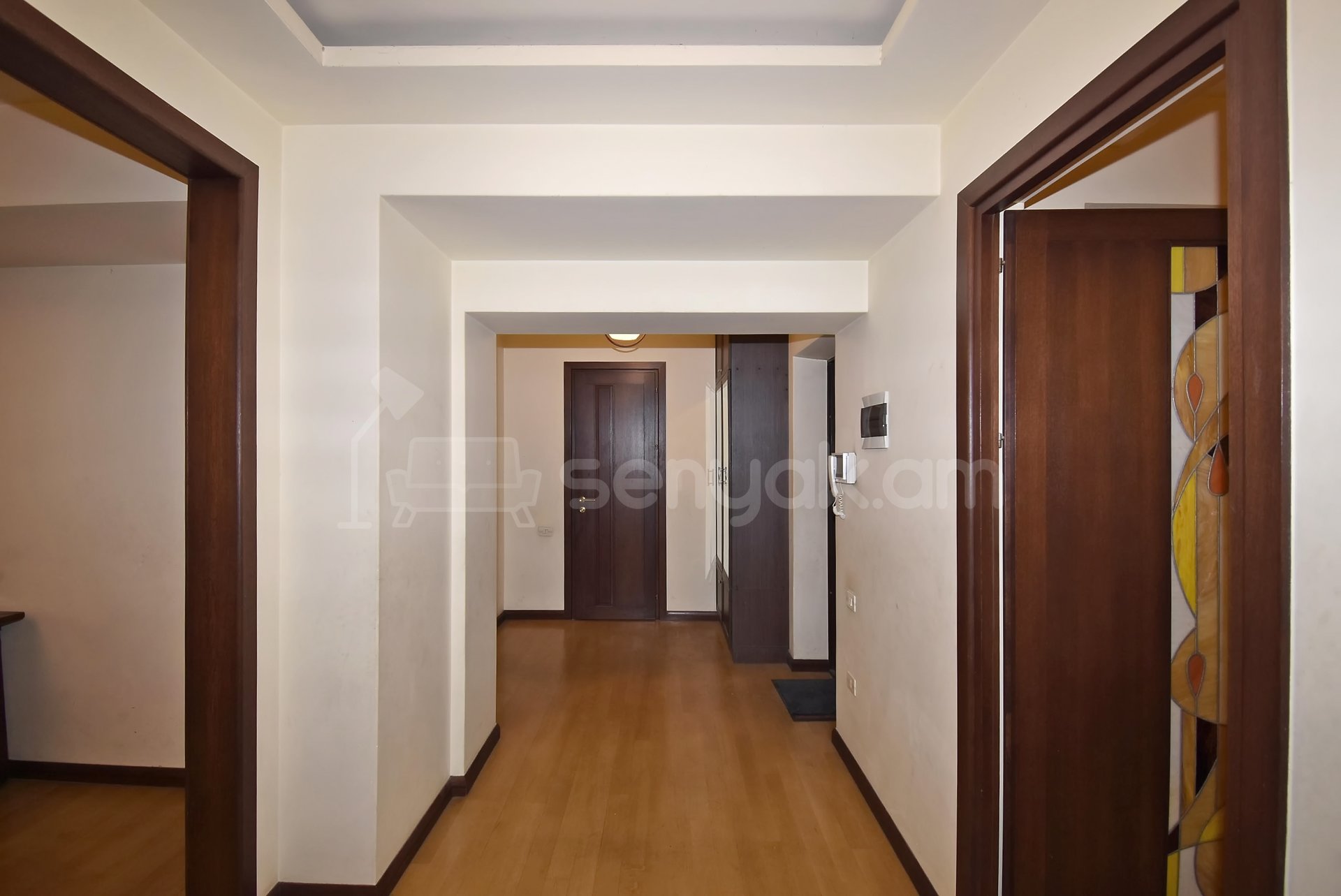 3 Սենյականոց Բնակարան Քարե Շենքում, 100քմ, 2/6 հարկ, Կապիտալ Վերանորոգված