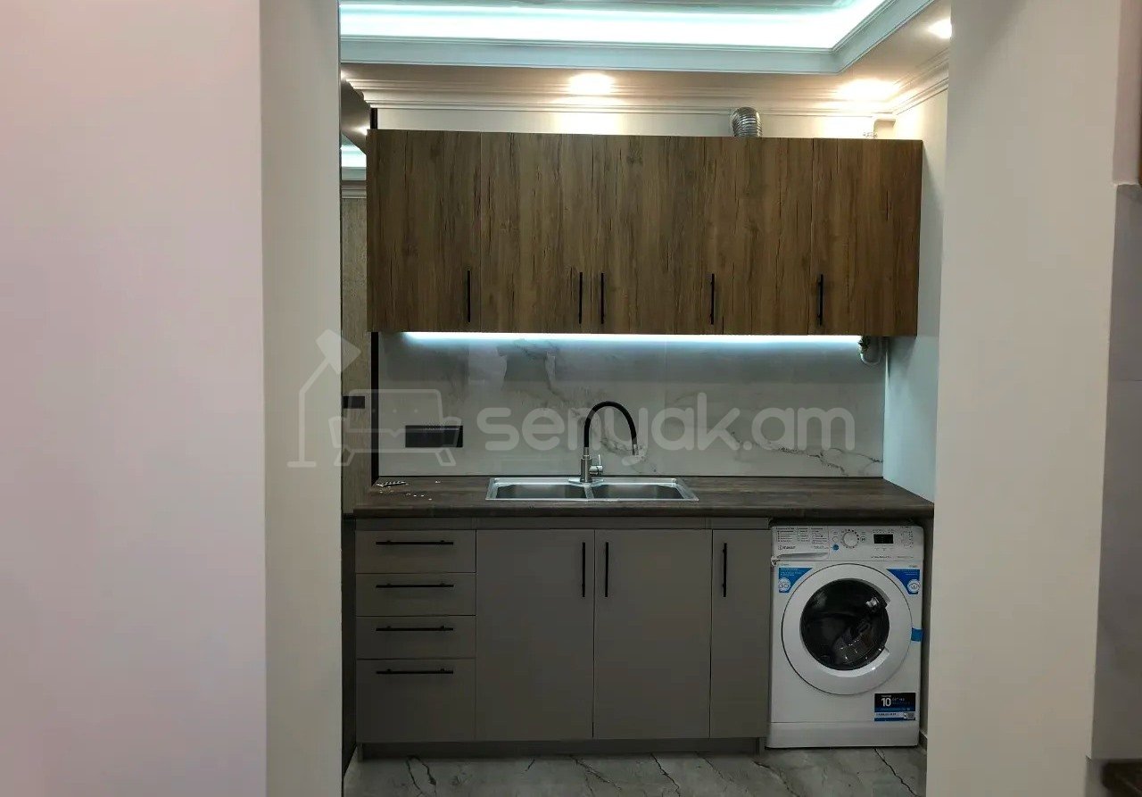 3 Սենյականոց Բնակարան Քարե Շենքում, 60քմ, 4/5 հարկ, Դիզայներական Վերանորոգված