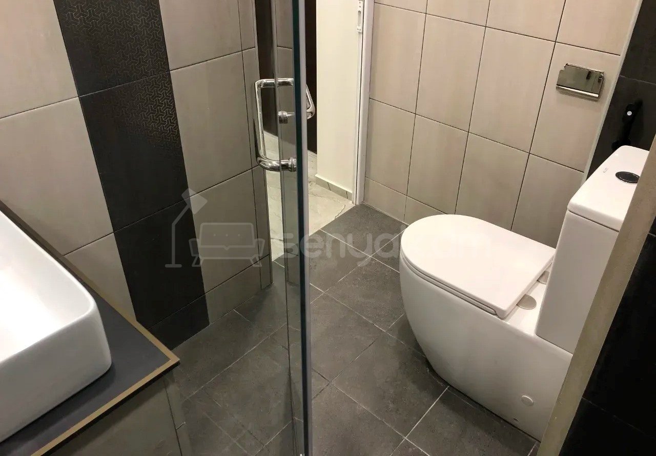 3 Սենյականոց Բնակարան Քարե Շենքում, 60քմ, 4/5 հարկ, Դիզայներական Վերանորոգված