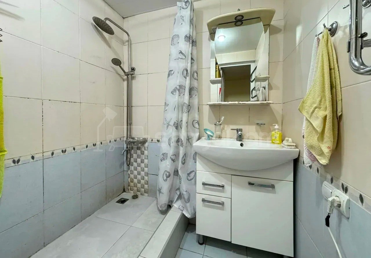 4 Սենյականոց Բնակարան, 80քմ, 4/9 հարկ, Նորմալ Վիճակում