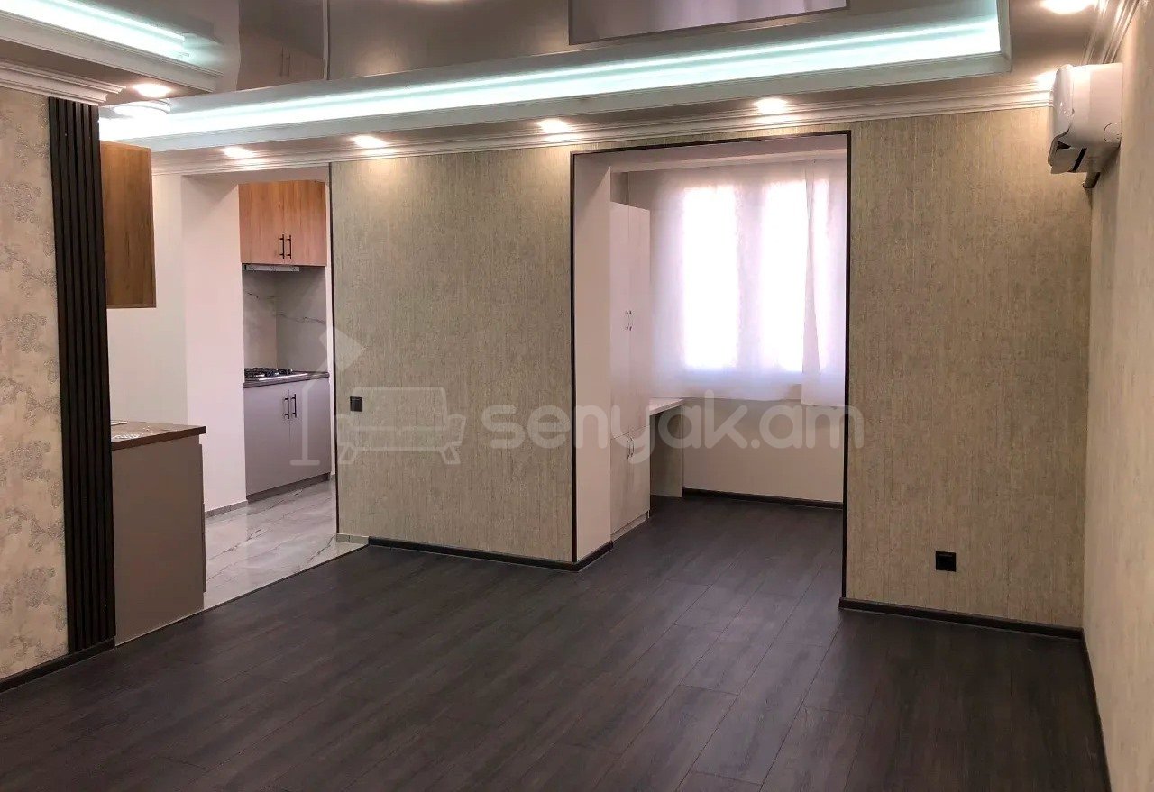 3 Սենյականոց Բնակարան Քարե Շենքում, 60քմ, 4/5 հարկ, Կապիտալ Վերանորոգված