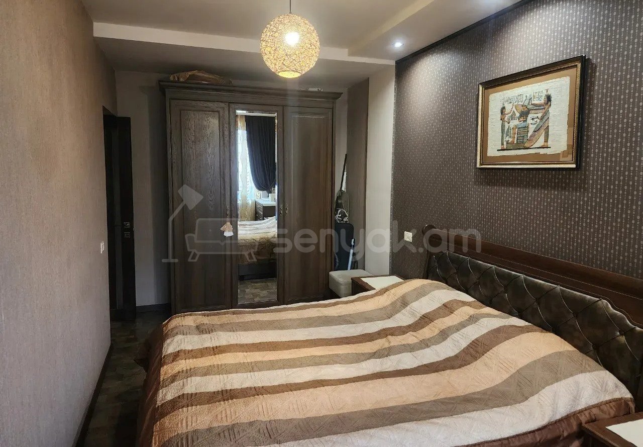 4 Սենյականոց Բնակարան Քարե Շենքում, 94քմ, 4/5 հարկ, Կապիտալ Վերանորոգված