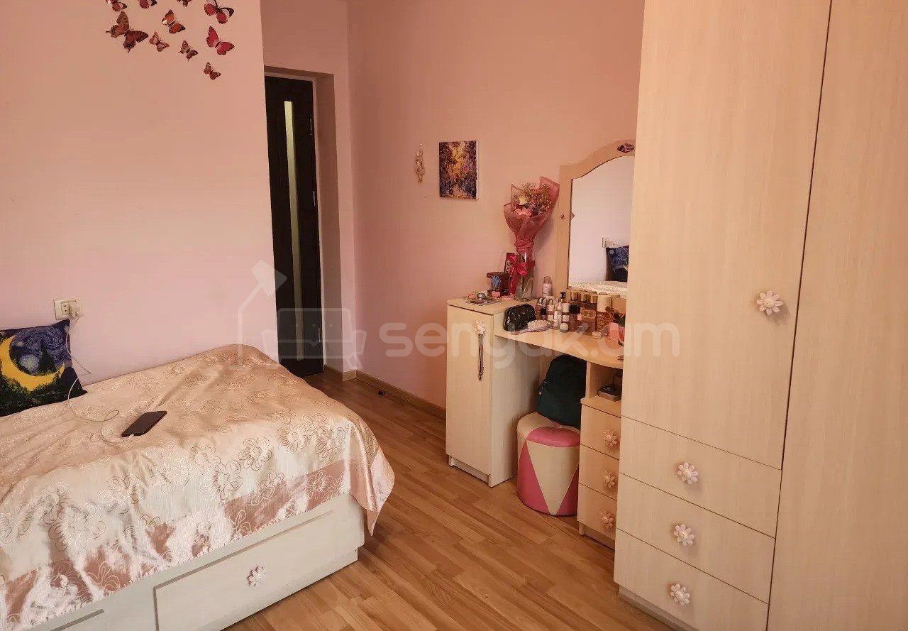 4 Սենյականոց Բնակարան Քարե Շենքում, 94քմ, 4/5 հարկ, Կապիտալ Վերանորոգված