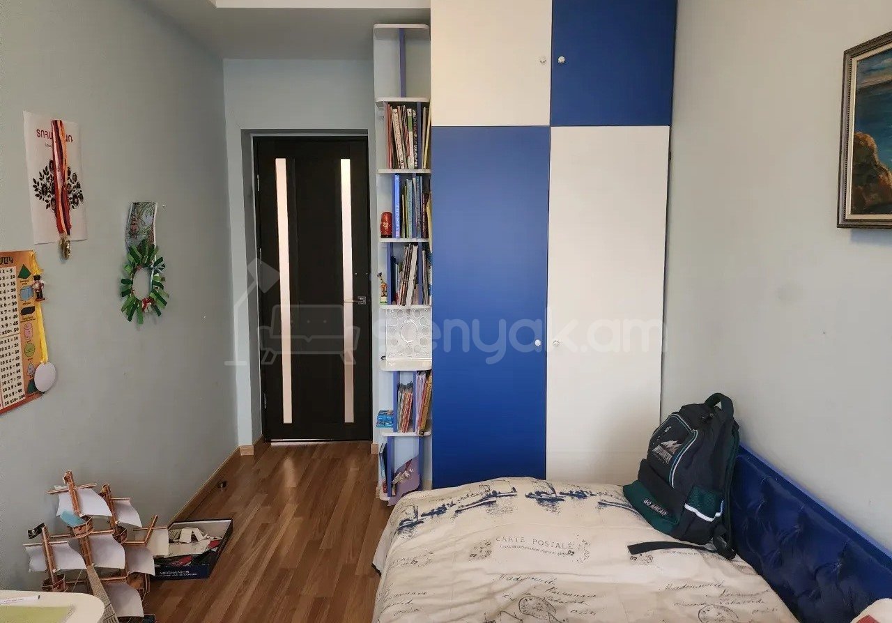4 Սենյականոց Բնակարան Քարե Շենքում, 94քմ, 4/5 հարկ, Կապիտալ Վերանորոգված