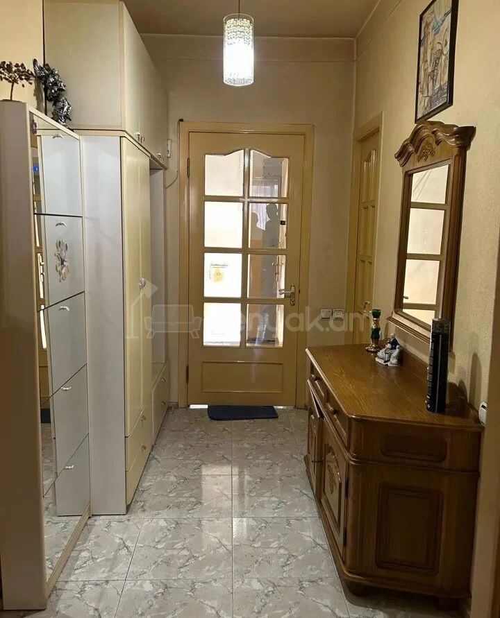 2 Սենյականոց Բնակարան Քարե Շենքում, 48քմ, 4/7 հարկ, Նորմալ Վիճակում, Կահավորված