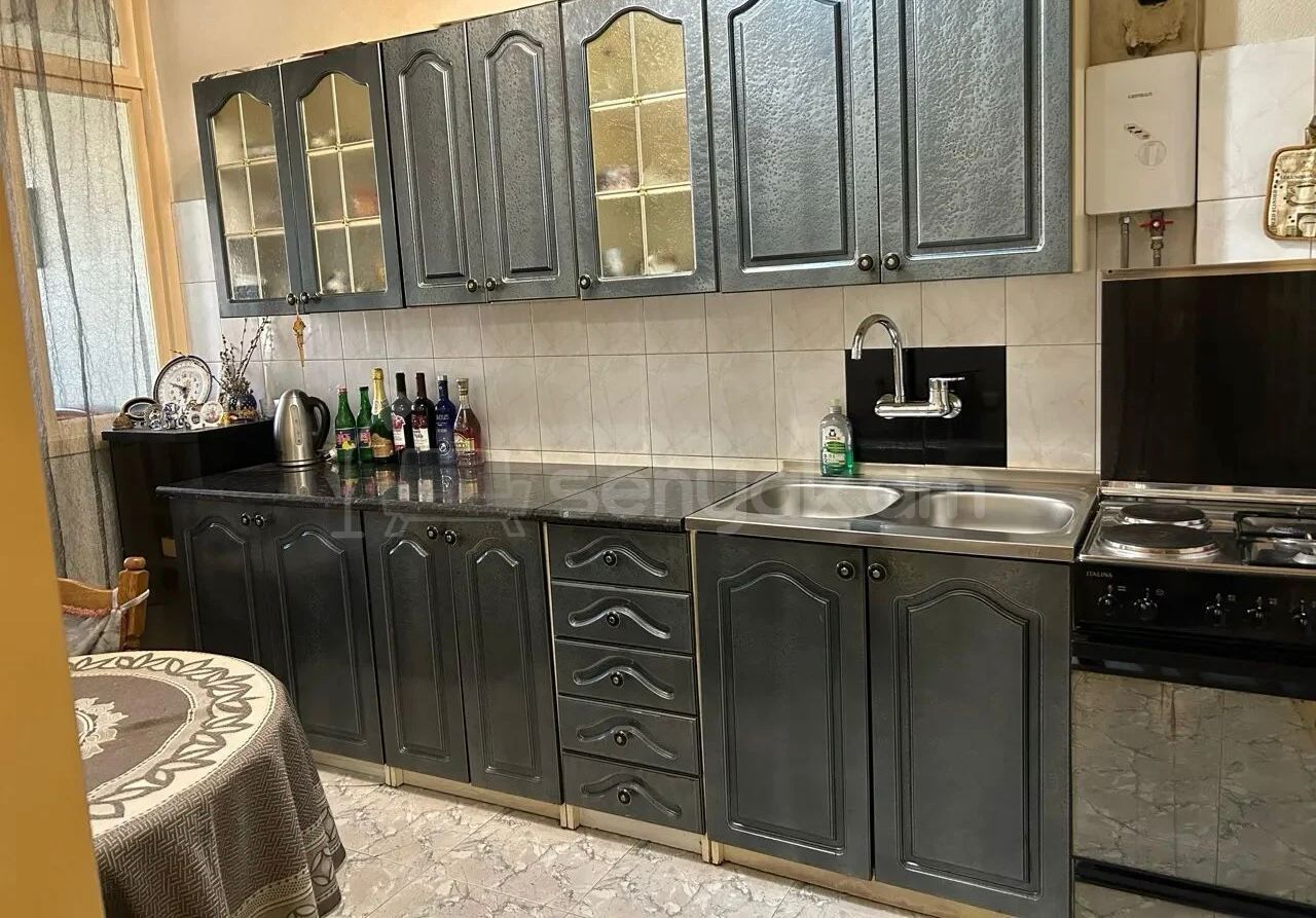 2 Սենյականոց Բնակարան Քարե Շենքում, 48քմ, 4/7 հարկ, Նորմալ Վիճակում, Կահավորված