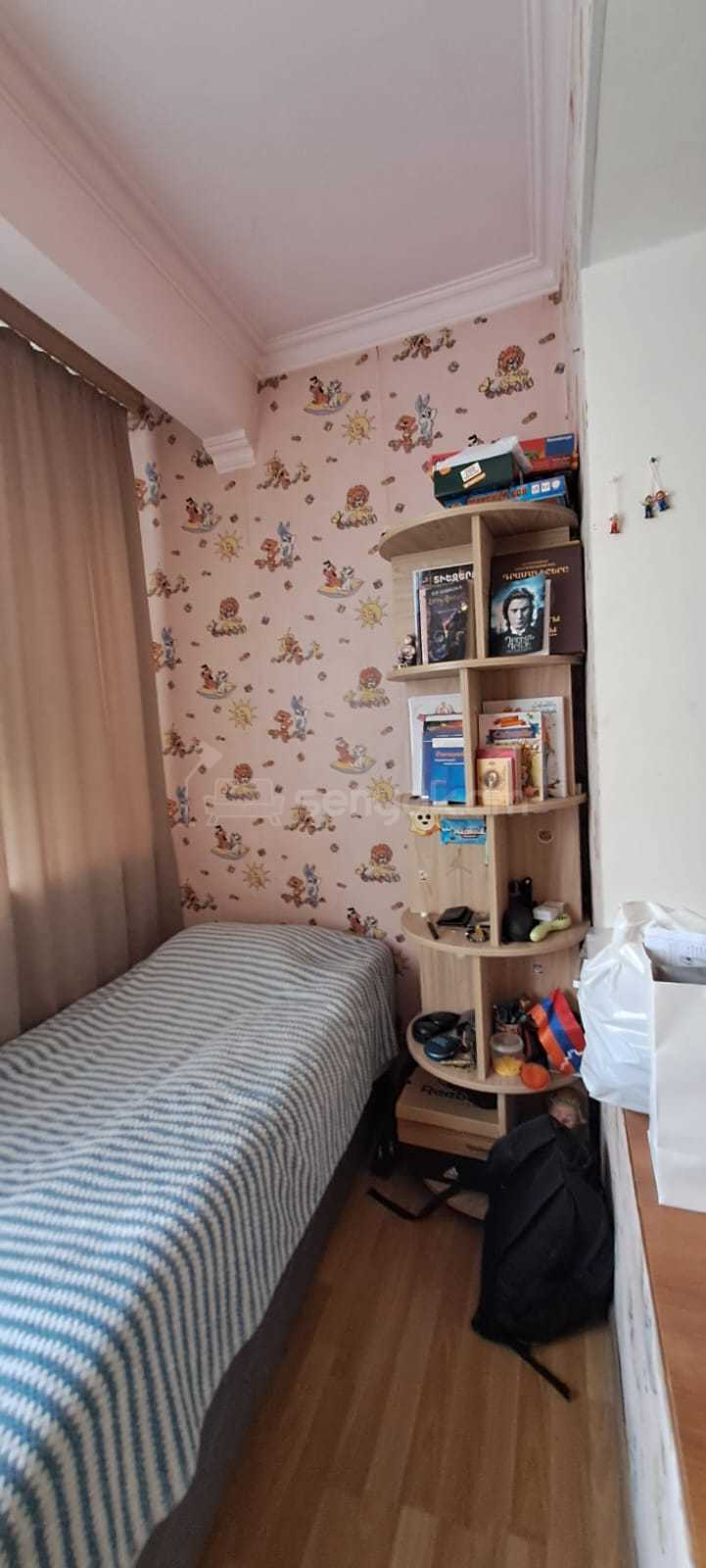 2 Սենյականոց Բնակարան Քարե Շենքում, 56քմ, 1/5 հարկ, Նորմալ Վիճակում