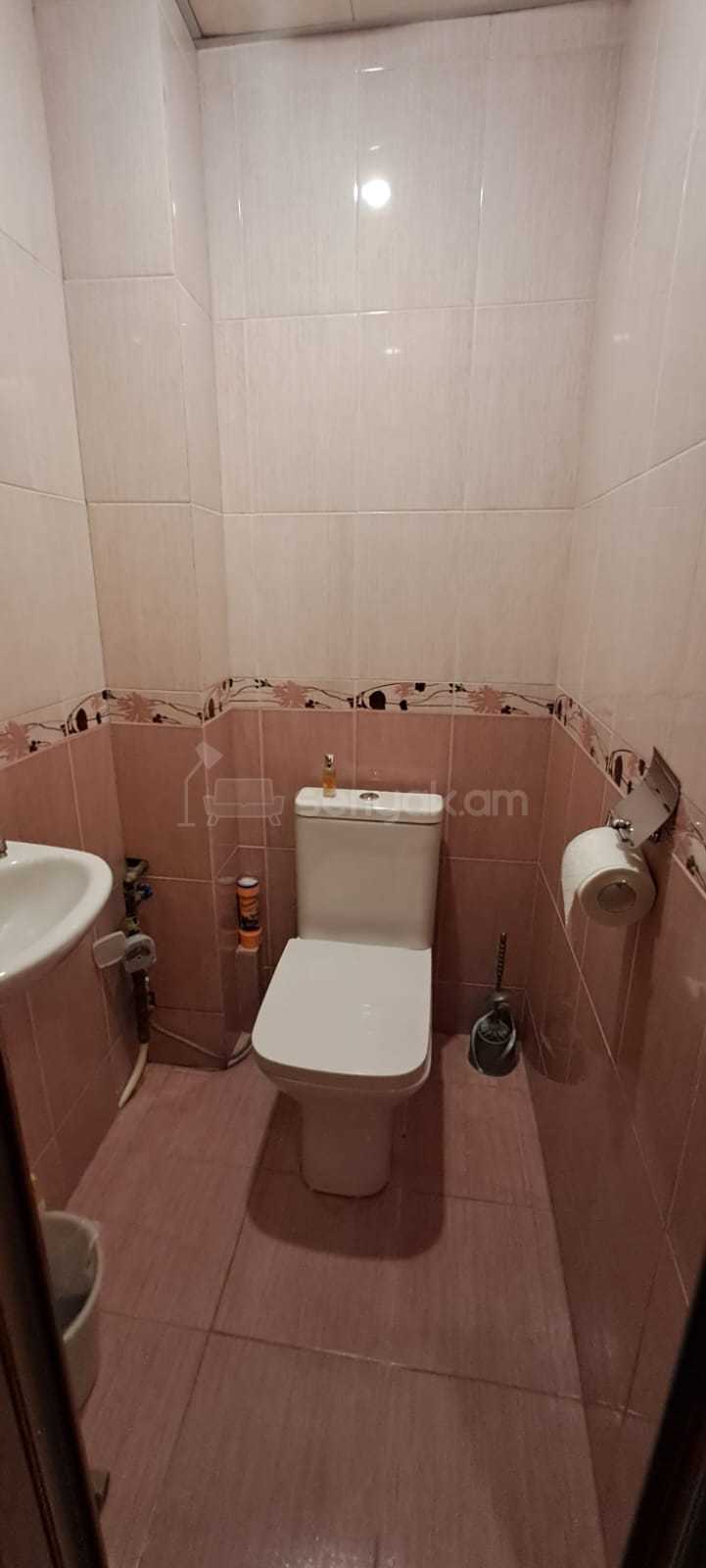 2 Սենյականոց Բնակարան Քարե Շենքում, 56քմ, 1/5 հարկ, Նորմալ Վիճակում