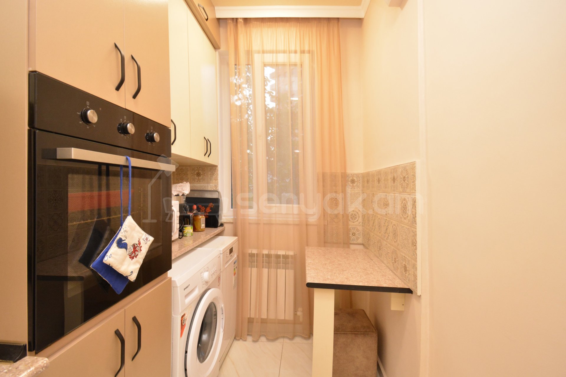 3 Սենյականոց Բնակարան Քարե Շենքում, 98քմ, 2/5 հարկ, Կապիտալ Վերանորոգված