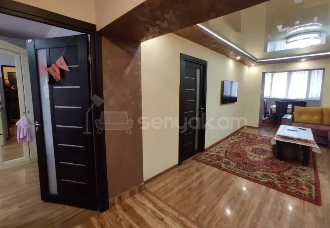 3 Սենյականոց Բնակարան Քարե Շենքում, 76քմ, 5/5 հարկ, Կապիտալ Վերանորոգված