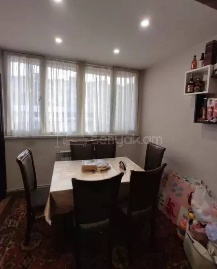 3 Սենյականոց Բնակարան Քարե Շենքում, 76քմ, 5/5 հարկ, Կապիտալ Վերանորոգված